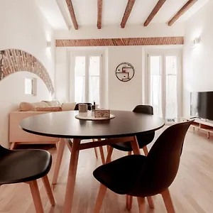 https://realkasa-la-finestrella-sui-portici.emilia-romagnahotels.net